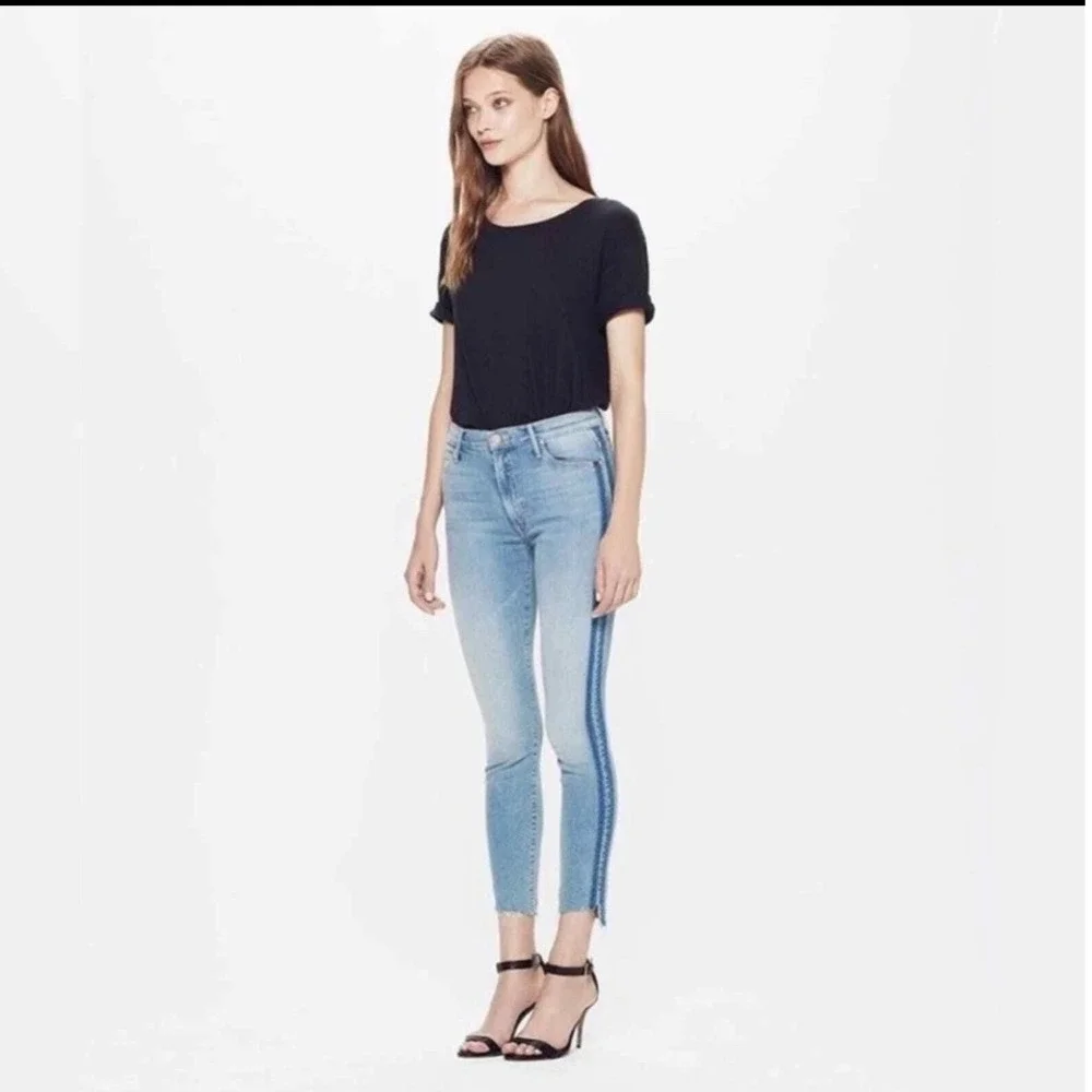 MOTHER The Insider Crop Step Fray Jeans Women 30 Light Kitty Rager Side Stripe